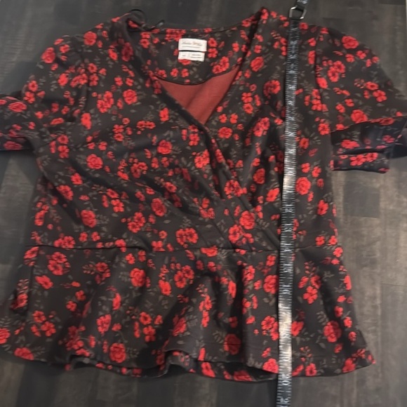 Meadow Rue Anthropologie Dark Floral Peplum Top Size Medium - Picture 7 of 7
